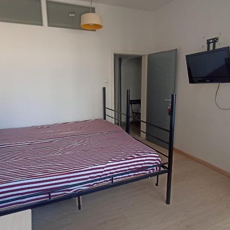 Newborn Comfort Hostel The Biggest Hostel Of Town With Best Location プリシュティナ エクステリア 写真