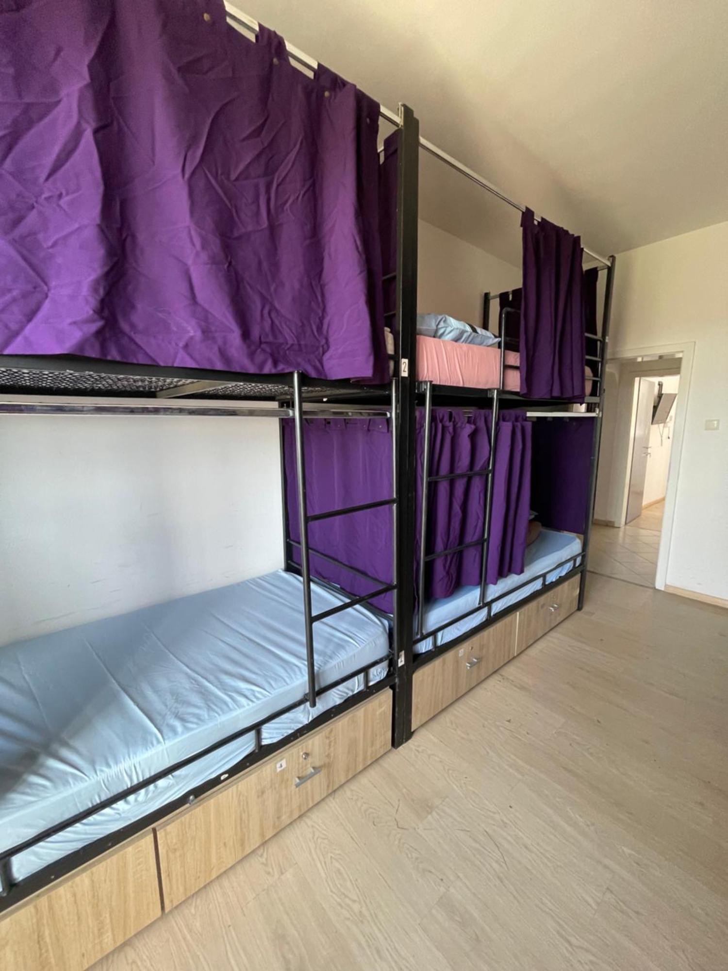 Newborn Comfort Hostel The Biggest Hostel Of Town With Best Location プリシュティナ エクステリア 写真